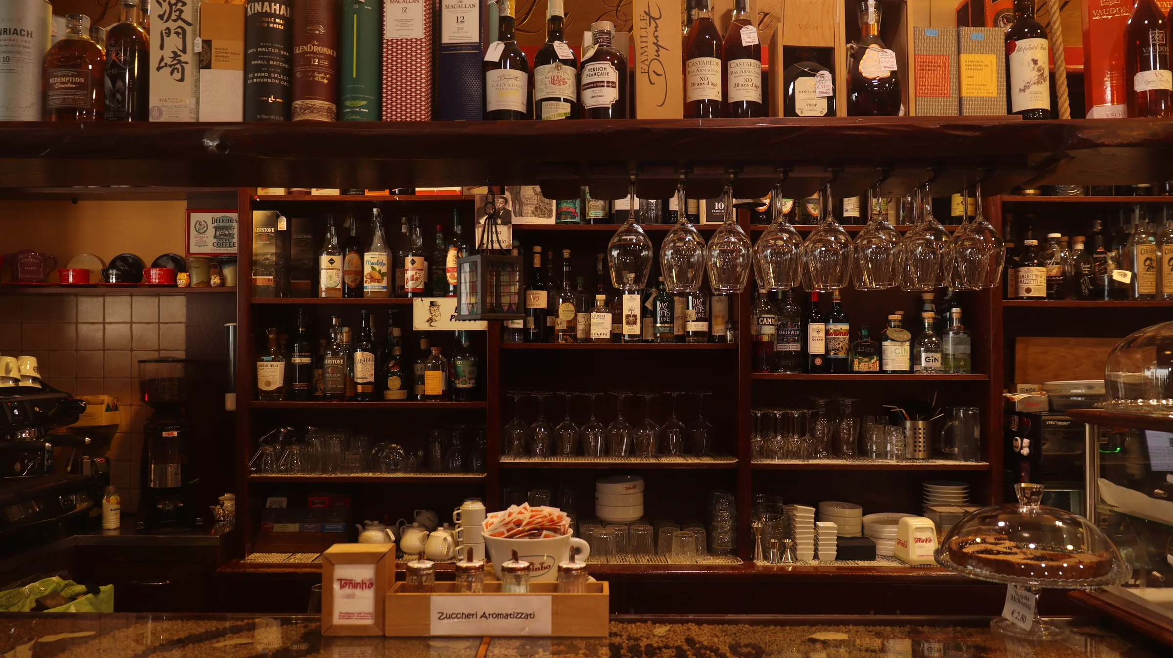 Vino in vendita all'Enoteca Caffè Toninho di Monterotondo